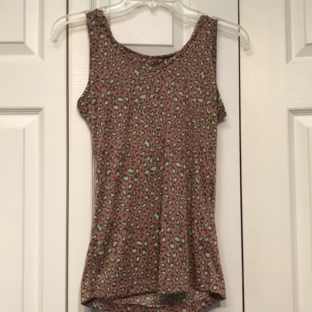 NWT hooded sleeveless printed tank top